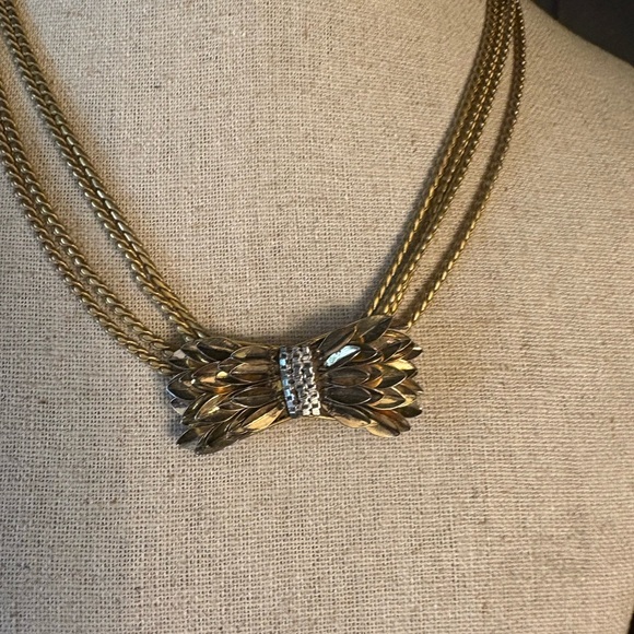Elegant Gold Necklace with Bow Pendant Stella and Dot and Keep Collective - Picture 1 of 2